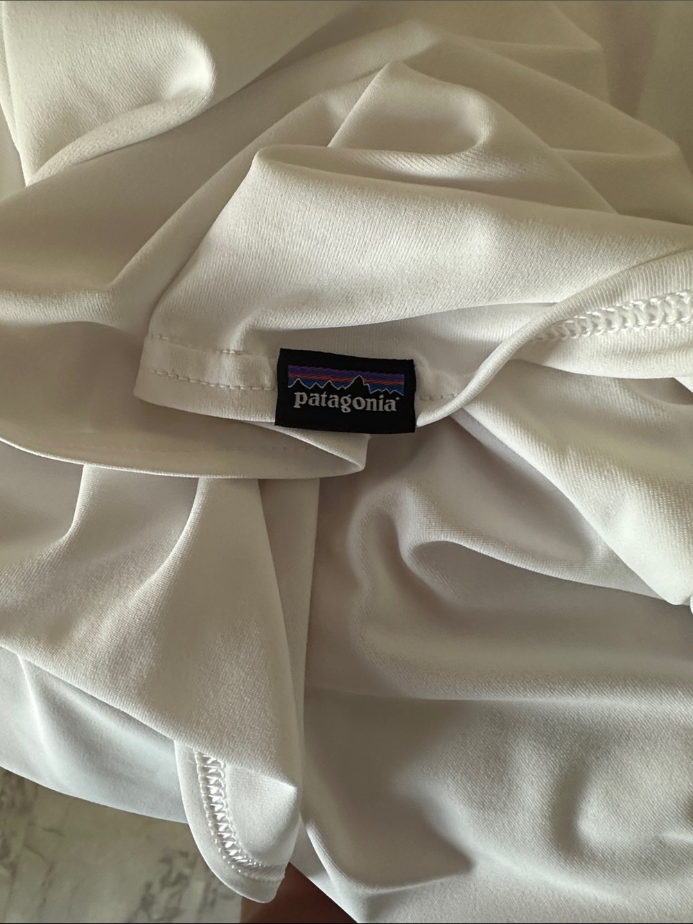 Patagonia Women’s long sleeved capilene cool daily graphic shirt Large New - Picture 5 of 8